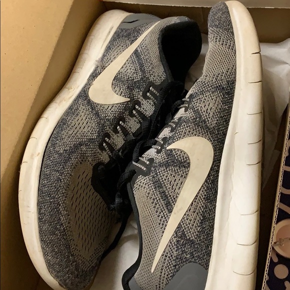 Nike running shoes - Picture 3 of 3